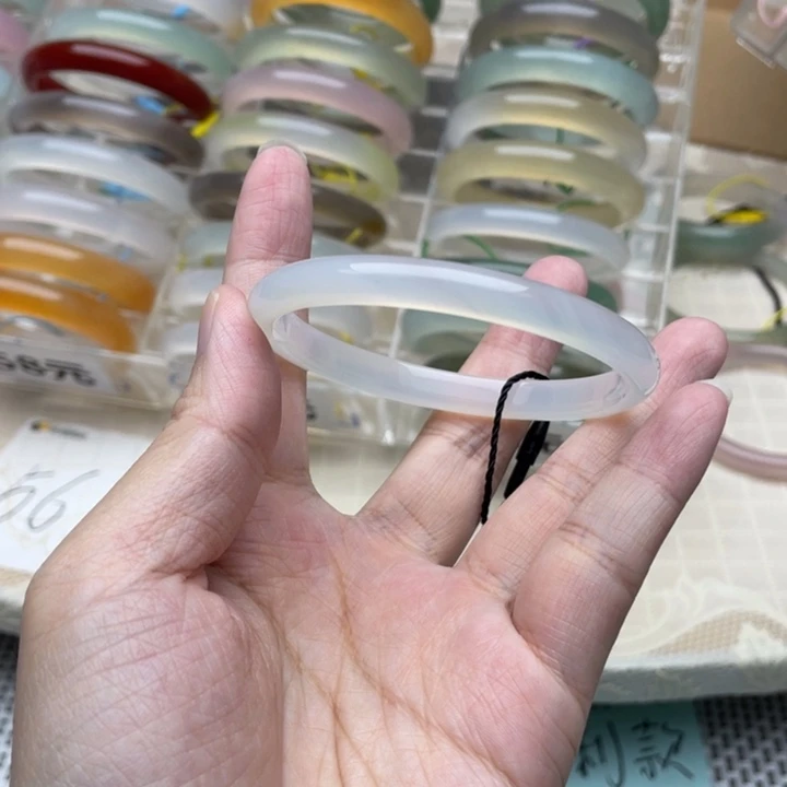 玛瑙/玉髓未镶嵌手镯55圈口