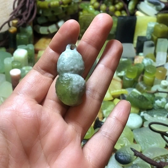 未镶嵌岫玉吊坠岫