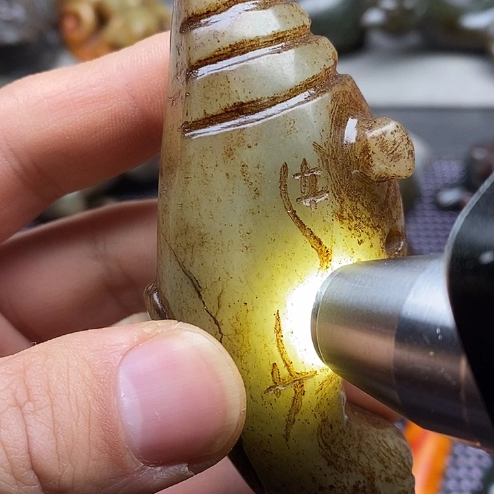 未镶嵌蛇纹石玉颈饰