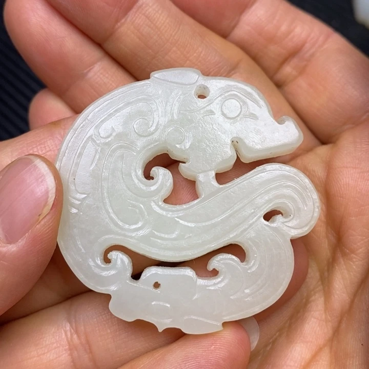 和田玉未镶嵌颈饰踏**山