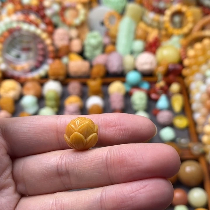 石英质玉（缅黄）未镶嵌珠宝半成品莲花珠子