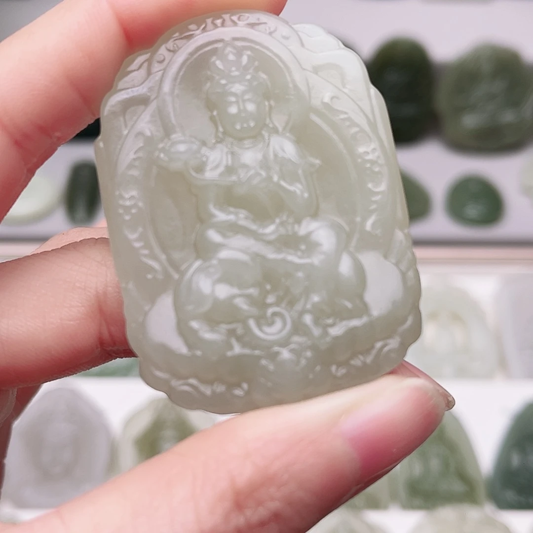 熟***人和田玉未镶嵌颈饰