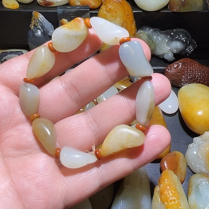 颈饰未镶嵌和田玉（糖玉）