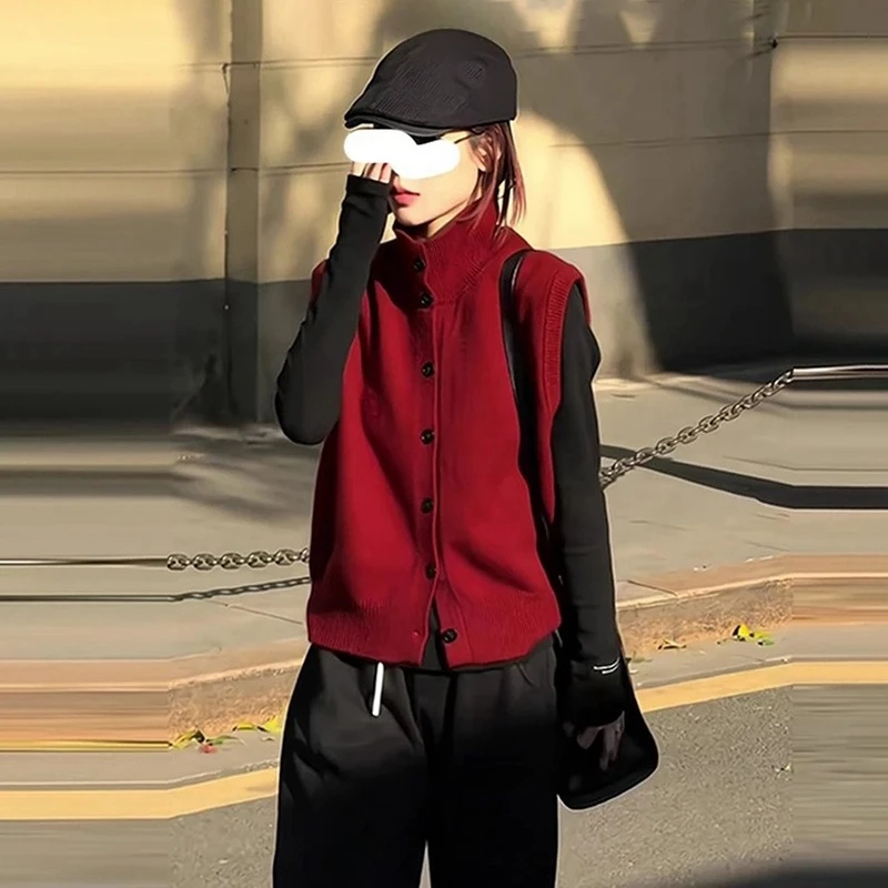 春季新款气质女装高级感洋气复古红色单排扣针织马甲显瘦时髦上衣