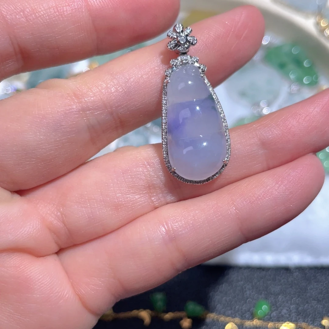 翡翠颈饰18K金镶嵌翡翠