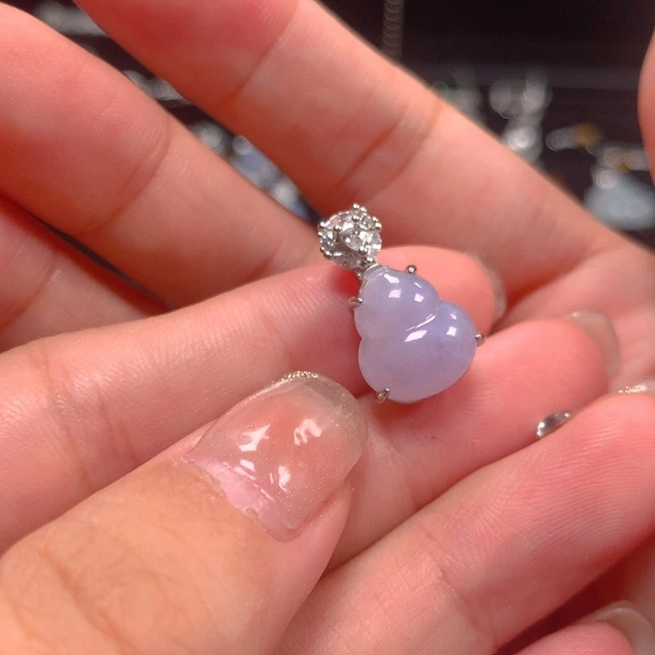 尹***丝银S925镶嵌翡翠耳饰葫芦