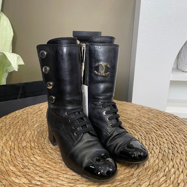 95新 Chanel/香奈儿 潮鞋/香奈儿/37.5码/黑色靴子/70120094/时尚