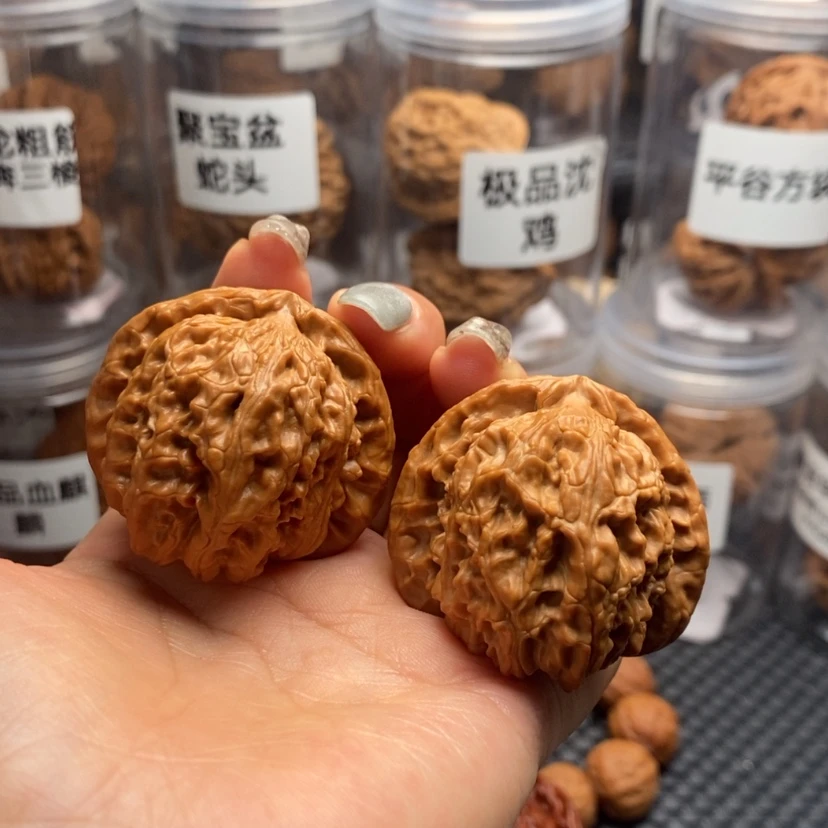 【闪购商品】文玩核桃吊坠三角白40