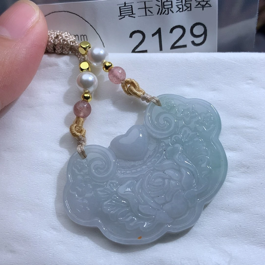 翡翠未镶嵌颈饰2129。