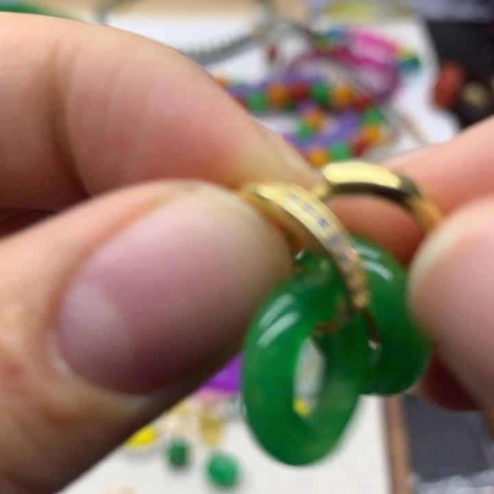 颈饰未镶嵌翡翠吊坠