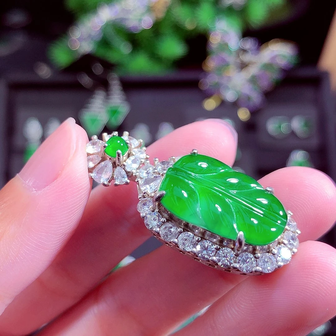 颈饰未镶嵌翡翠天然