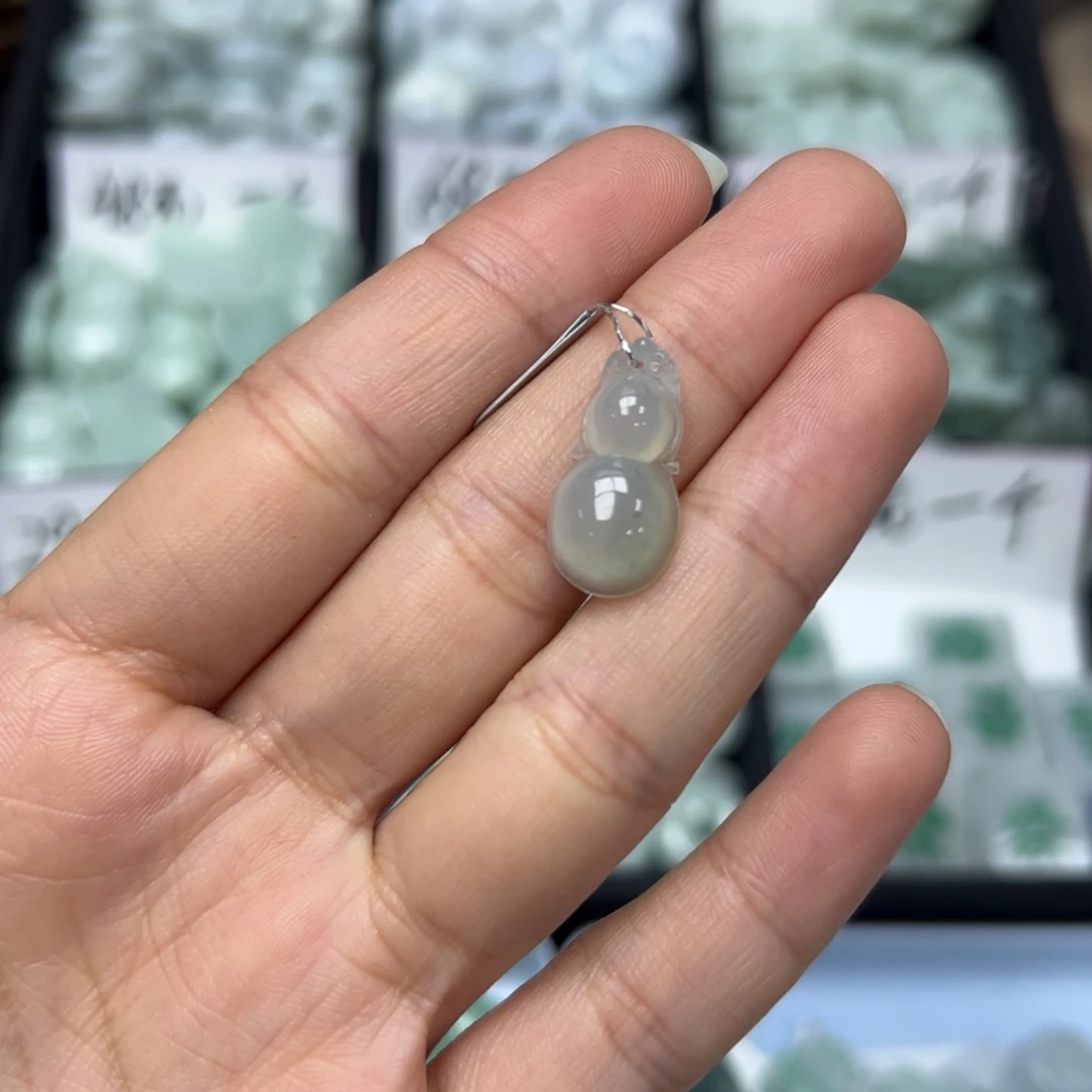 翡翠颈饰未镶嵌葫芦