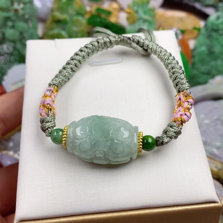 翡翠未镶嵌吊坠(赠链)