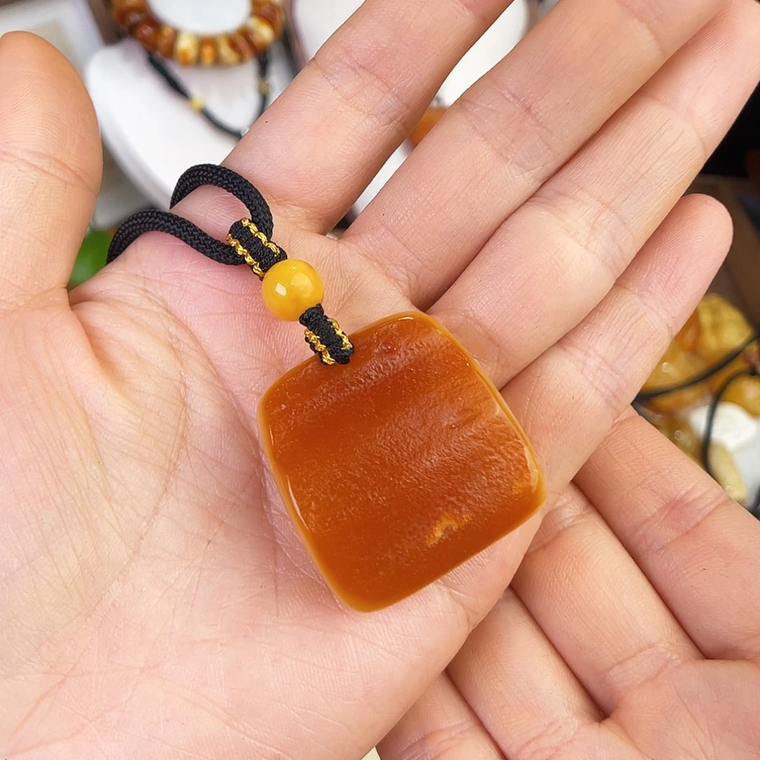 琥珀珠宝奇石未镶嵌，