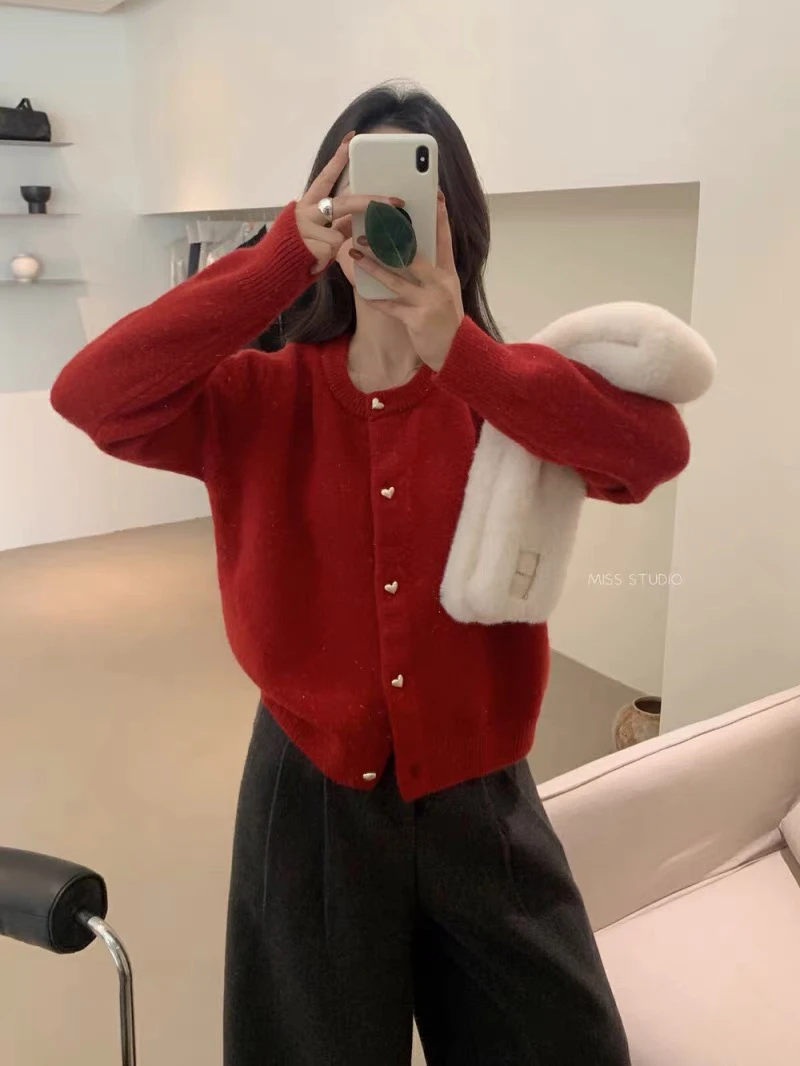 薇莎055【星空纱】新年红爱心扣厚实开衫毛衣