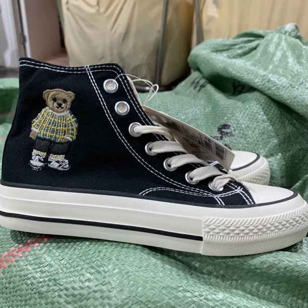 黑色小尼熊高帮帆布鞋