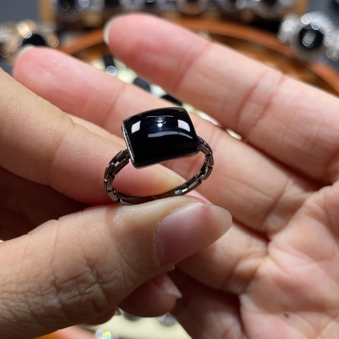 翡翠18K金镶嵌戒指