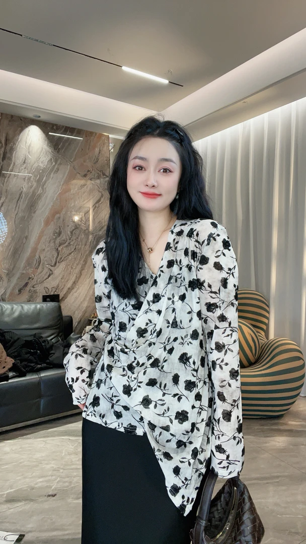 【冲姐】秋款上新设计感时髦洋气百搭晕染掐褶皱V领长袖上衣