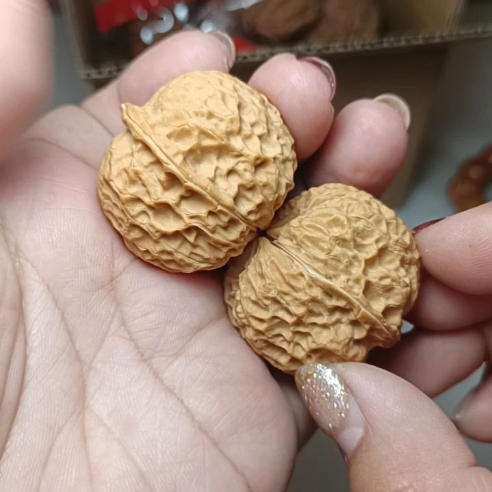 文玩核桃把件云铁金蟾