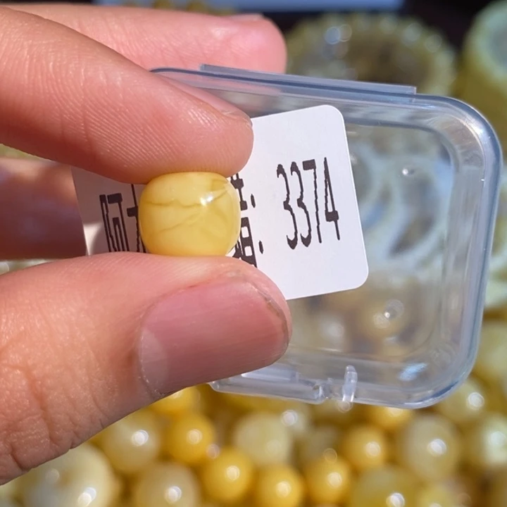 琥珀未镶嵌珠宝奇石3374