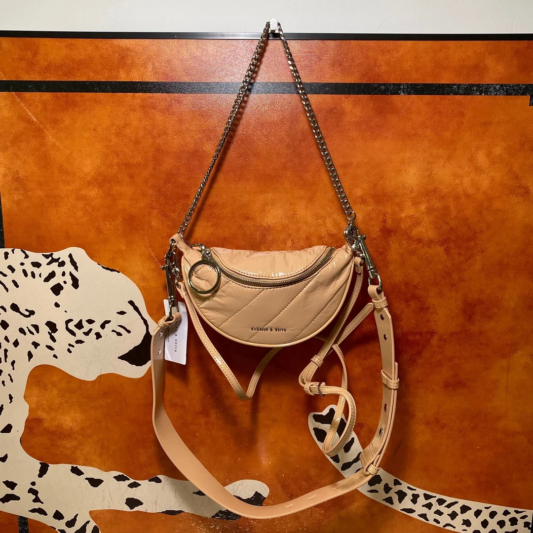 99新 CHARLES & KEITH ck 15980斜挎包