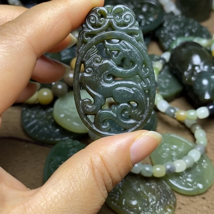 皮***皮颈饰未镶嵌和田玉