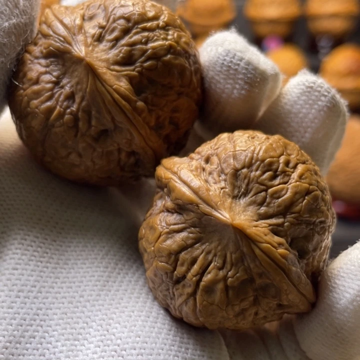 昨***辰文玩核桃把件Y5蟒纹虎头38尺