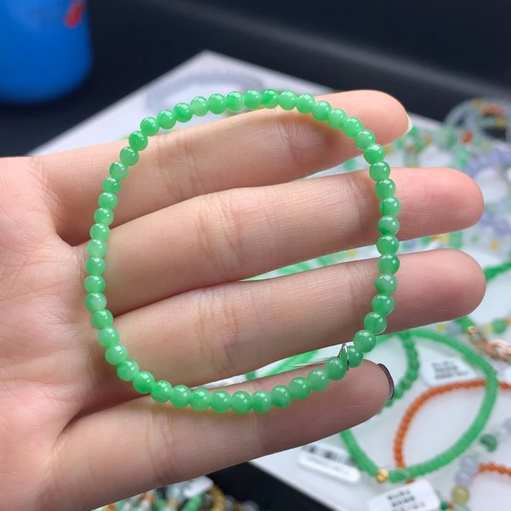 翡翠手镯未镶嵌卡