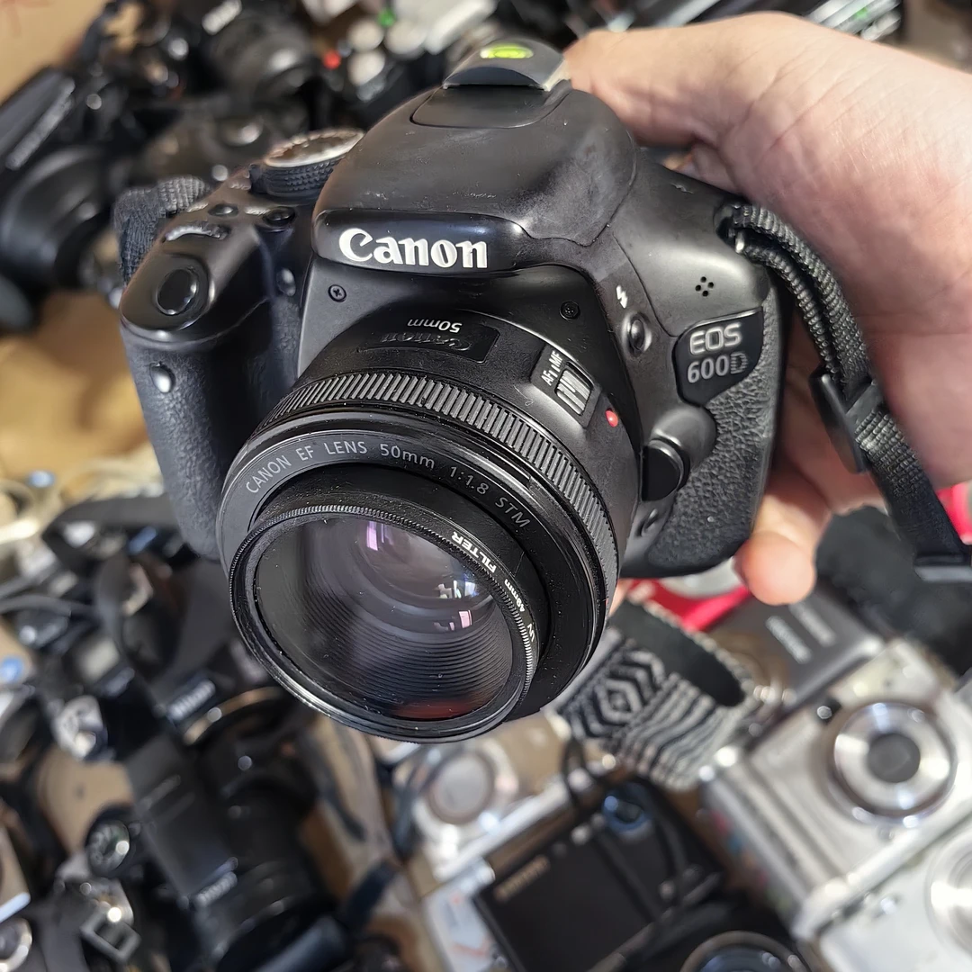 9新 Canon/佳能 佳能eos600d全好，闪光灯抬不起来，配件有卡和电池