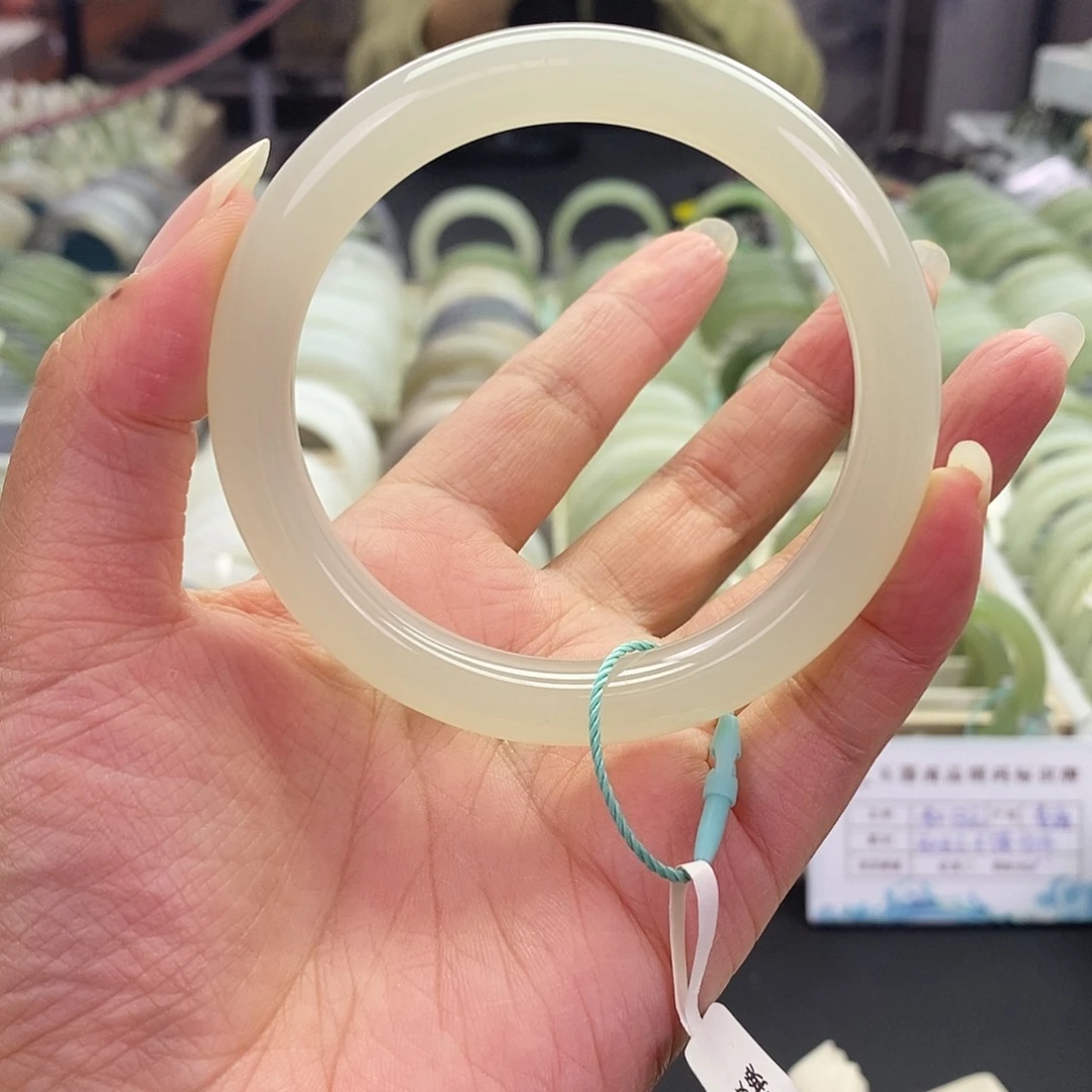 夏***.和田玉未镶嵌珠宝奇石和田玉手镯59