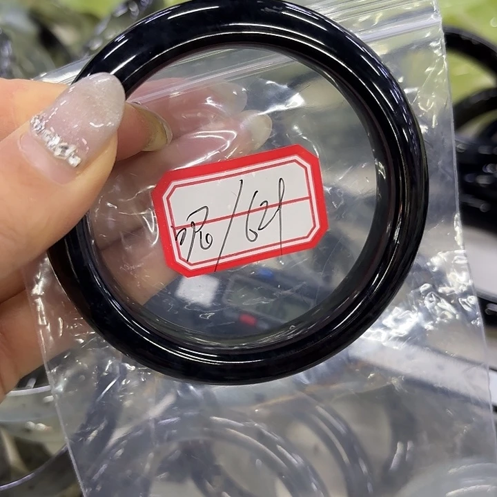 呢***呢蛇纹石玉未镶嵌手镯