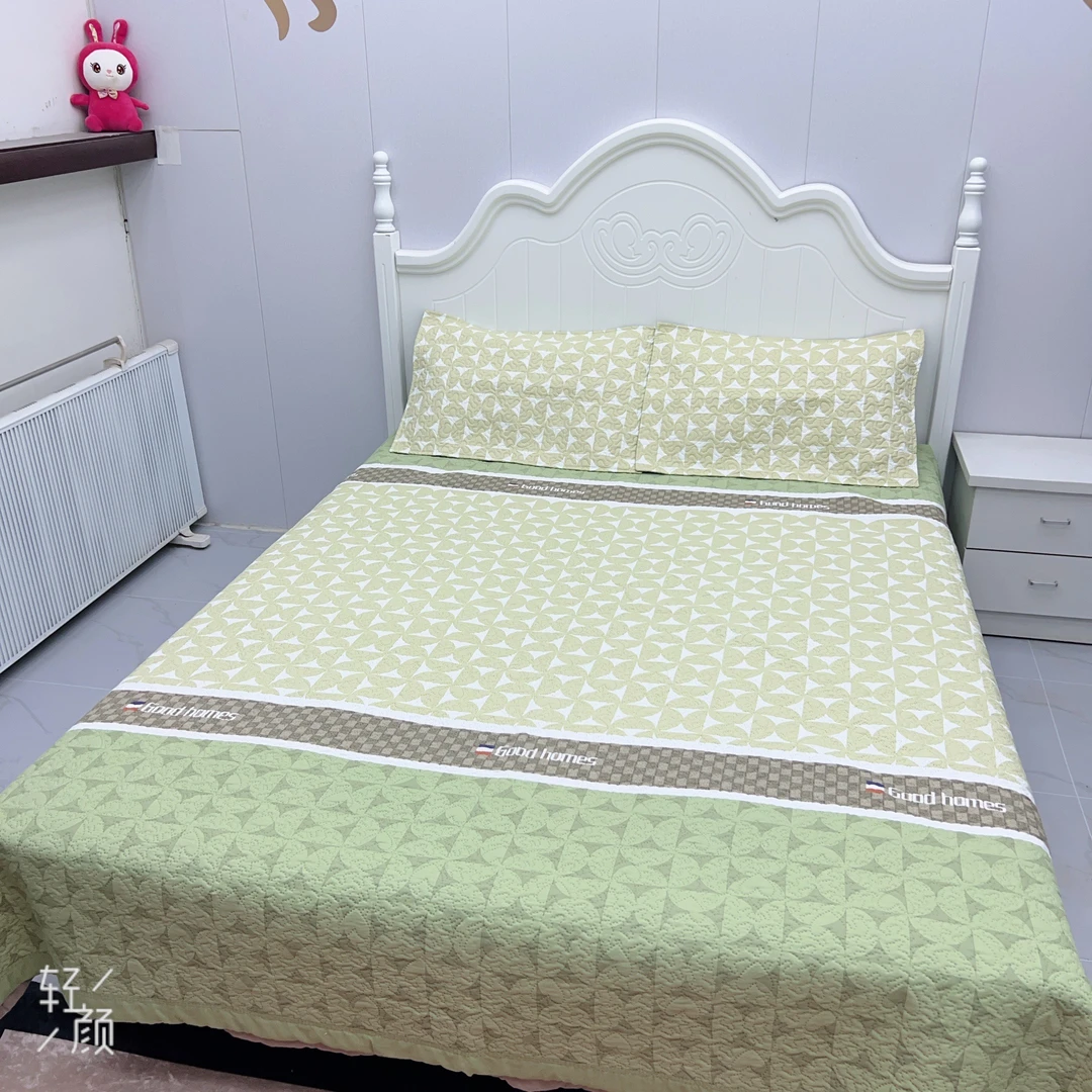 床盖新款四季通用 透气防滑 可贴身可机洗 （起球缩水60天可退货）。