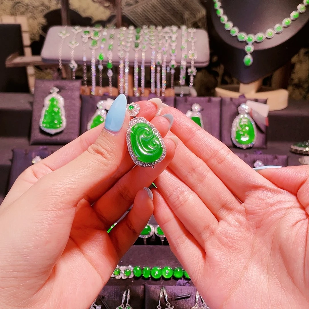 我***贝翡翠银S925镶嵌颈饰如意