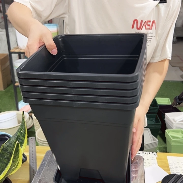 方形口26高28黑色带托5个