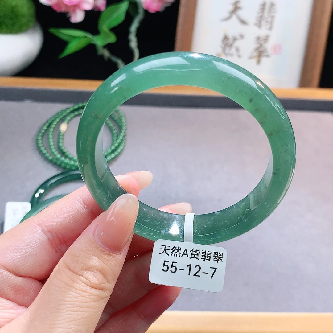 未镶嵌手镯（圆镯）翡翠