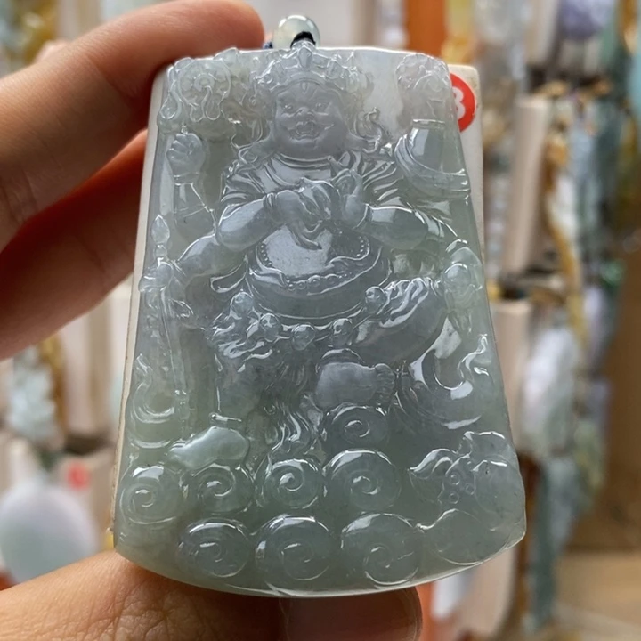 翡翠未镶嵌颈饰每天好