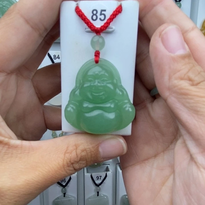 C***天石英质玉未镶嵌颈饰