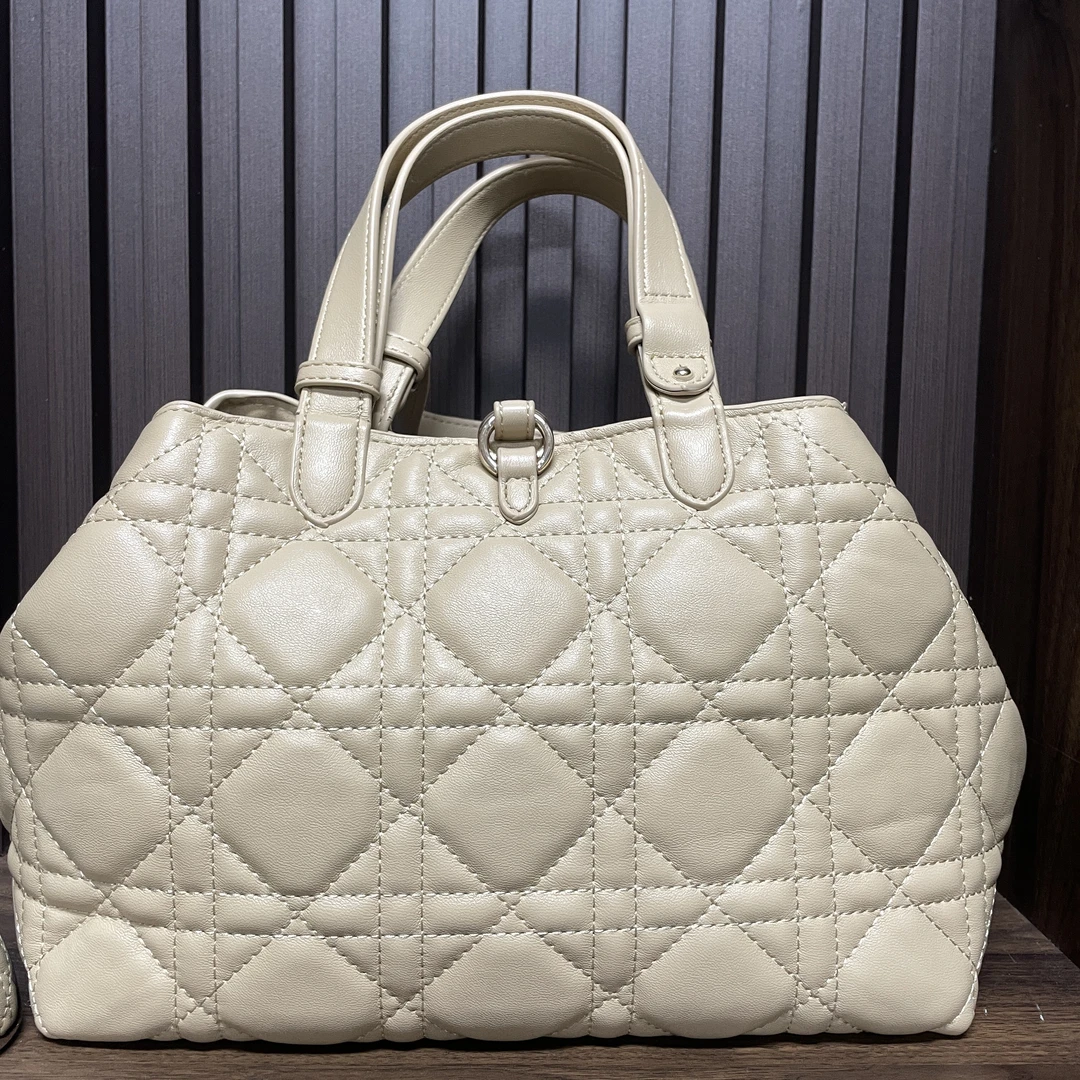 时尚潮流打造真皮女士包 0204 卡其色土著五格大包