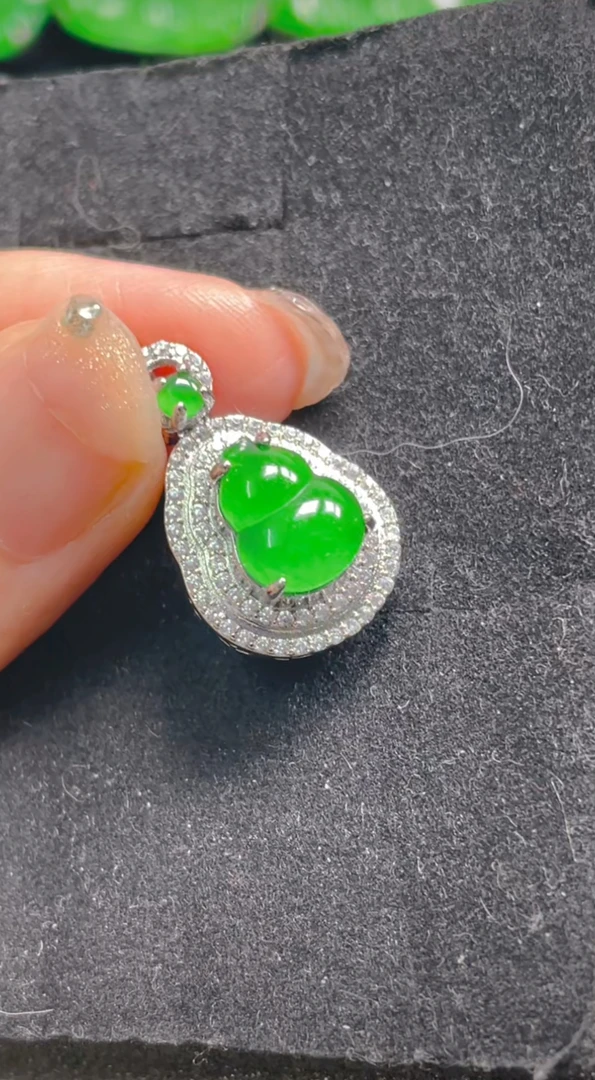 天然翡翠a货吊坠