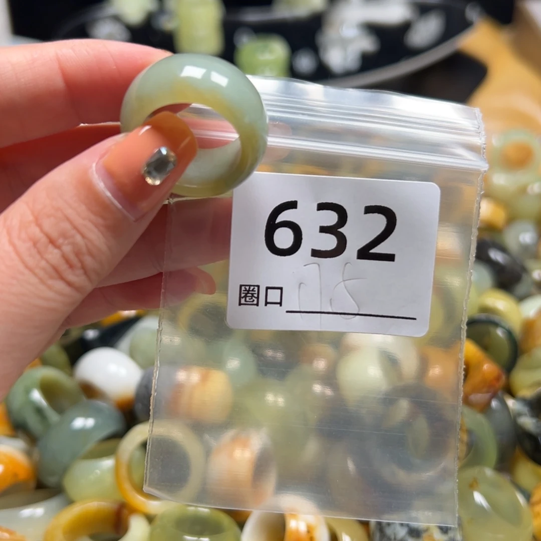 蛋***堡蛇纹石玉未镶嵌戒指