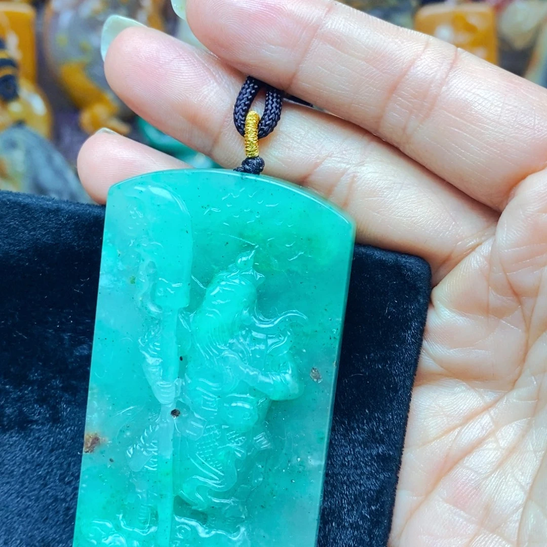 未镶嵌石英质玉（黄龙玉）颈饰