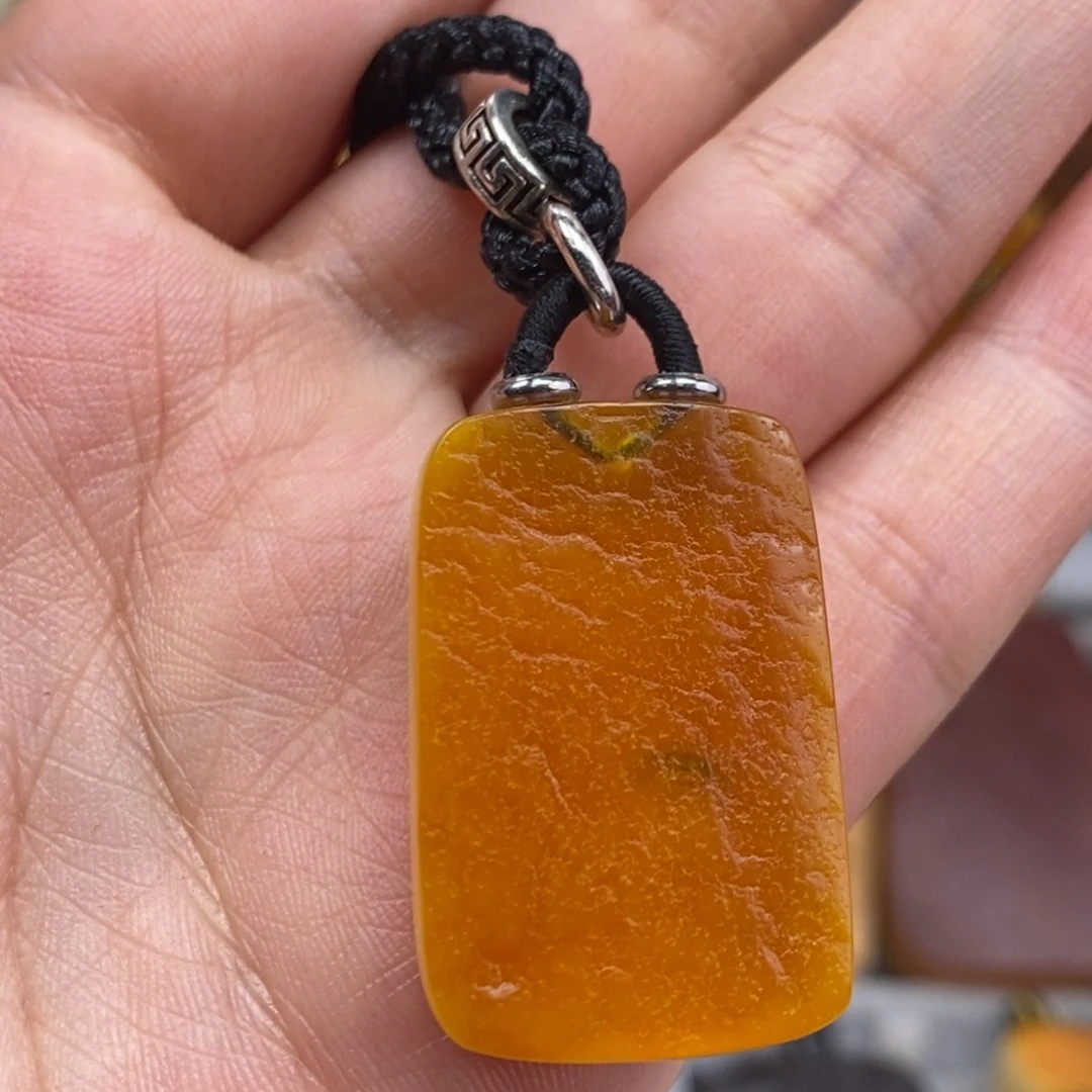 琥珀吊坠(赠链)未镶嵌