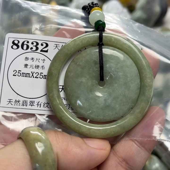 翡翠未镶嵌颈饰8632