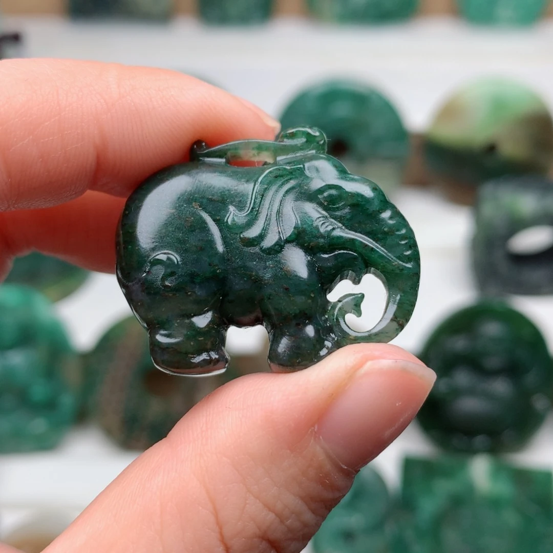 独山玉颈饰未镶嵌西**队