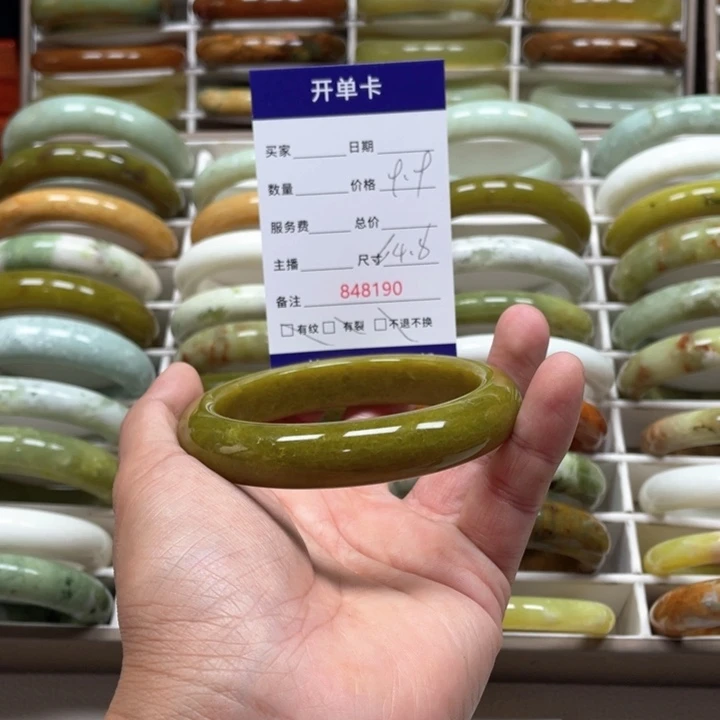 蛇纹石玉手镯未镶嵌做****人