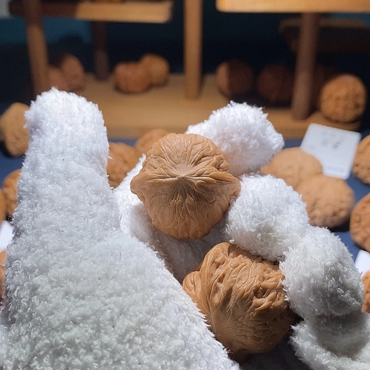 星****桃核吊坠铁锤核桃