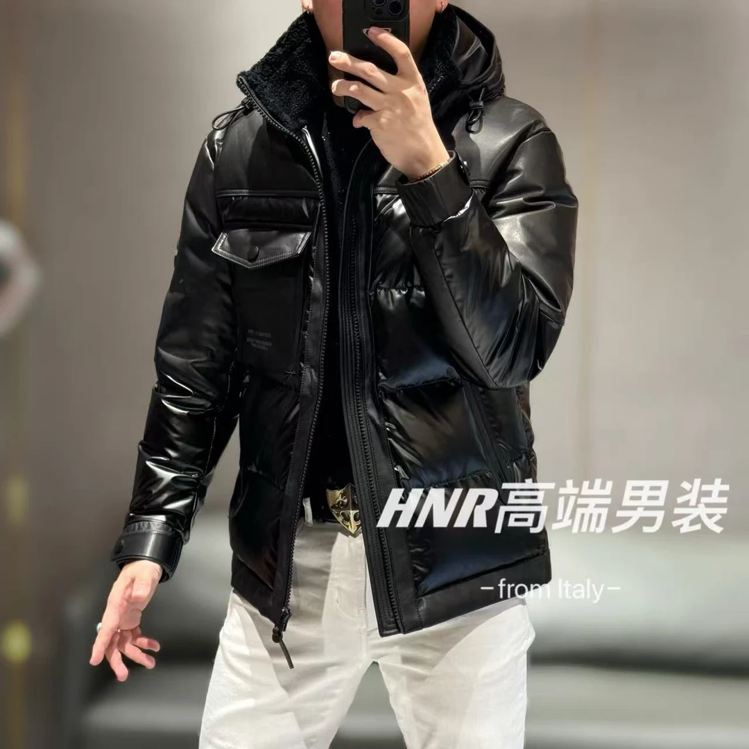 【鹅绒真皮】浮雕口袋设计款时尚男士羊毛领羽绒服9978