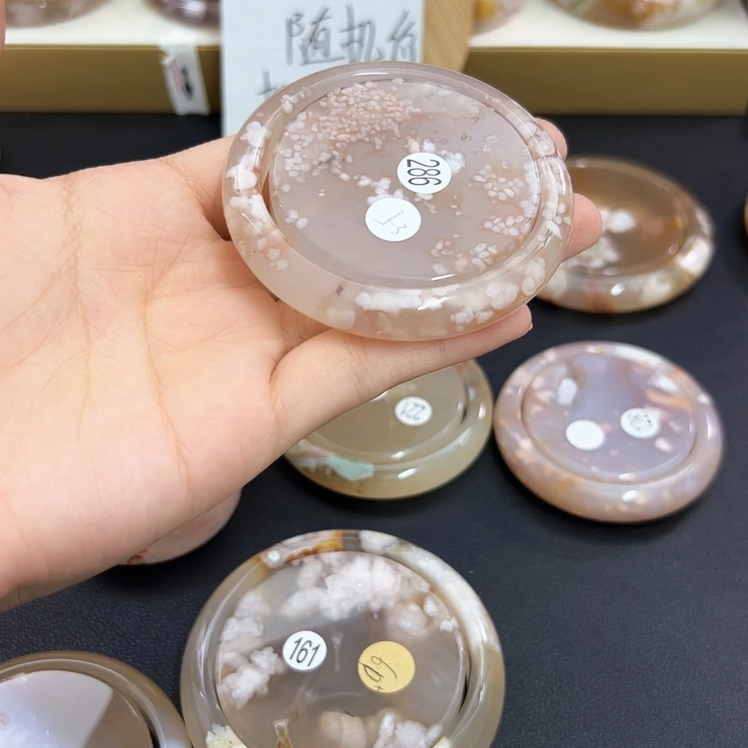 盒***耶玛瑙/玉髓手镯未镶嵌53