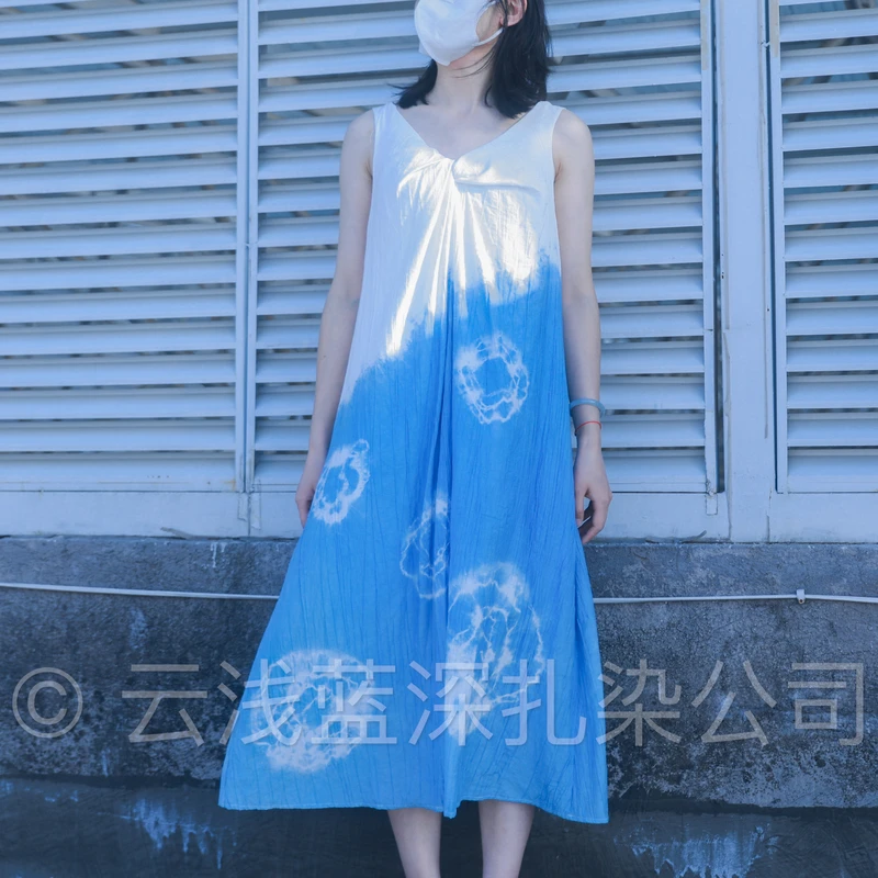 云浅蓝深 扎染V领背心裙
