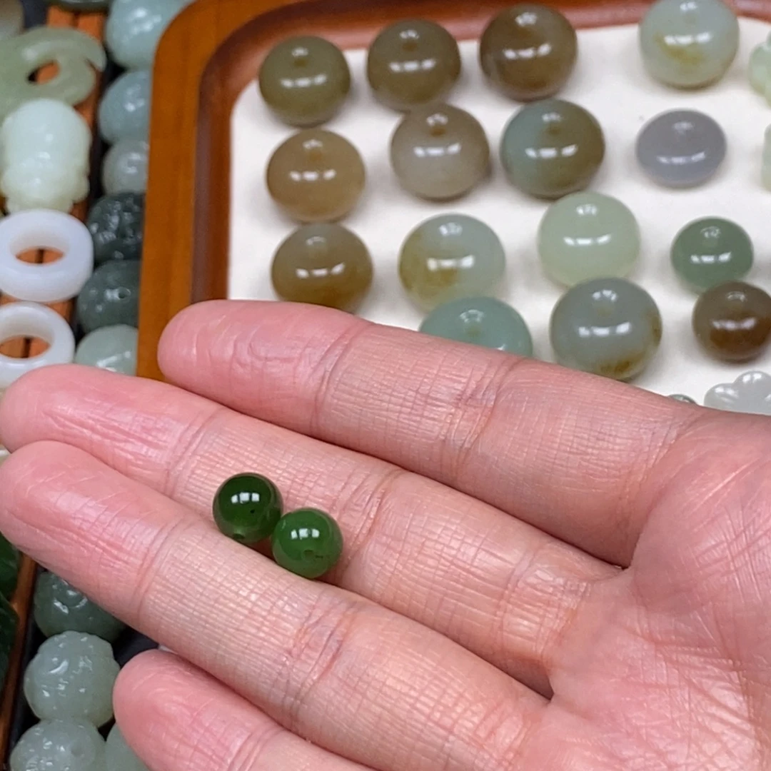 岁***然和田玉未镶嵌颈饰